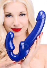 Lade das Bild in den Galerie-Viewer, Revolver II Strapless vibrierende Umschnalldildo
